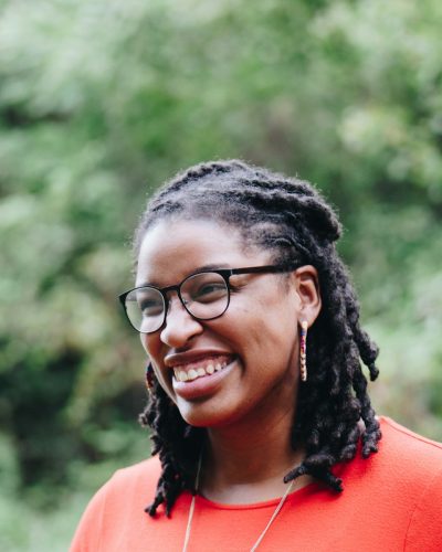 smiling woman at daytime